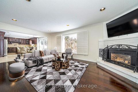 Photo 17 at 25 Pearl Gate Court, Doncrest, Richmond Hill