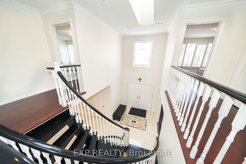 Photo 23 at 25 Pearl Gate Court, Doncrest, Richmond Hill