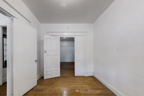 Photo 4 at 366 Coxwell Avenue, Coxwell, Toronto