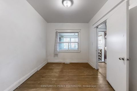 Photo 7 at 366 Coxwell Avenue, Coxwell, Toronto