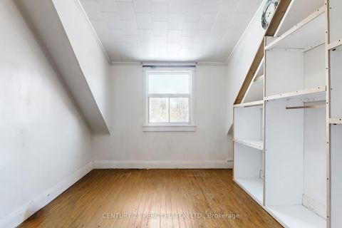 Photo 23 at 366 Coxwell Avenue, Coxwell, Toronto