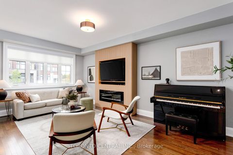 Photo 2 at 9 Chimney Swift Court, Rosethorn, Toronto