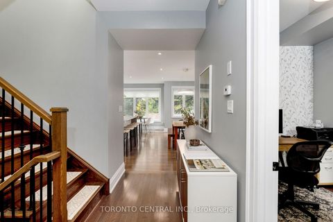 Photo 7 at 9 Chimney Swift Court, Rosethorn, Toronto