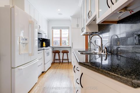 Photo 10 at 71 Scarborough Road, The Beaches, Toronto