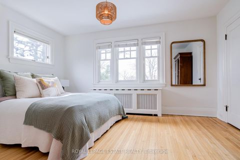 Photo 12 at 71 Scarborough Road, The Beaches, Toronto