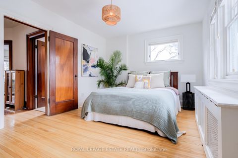 Photo 13 at 71 Scarborough Road, The Beaches, Toronto