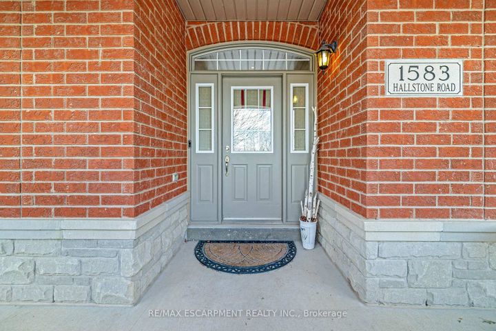 Photo 3 at 1583 Hallstone Road, Bram West, Brampton