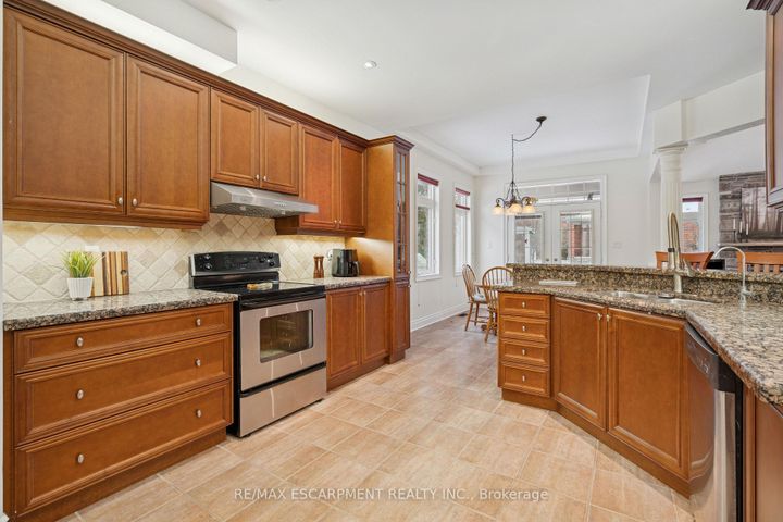 Photo 9 at 1583 Hallstone Road, Bram West, Brampton