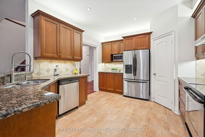 Photo 10 at 1583 Hallstone Road, Bram West, Brampton