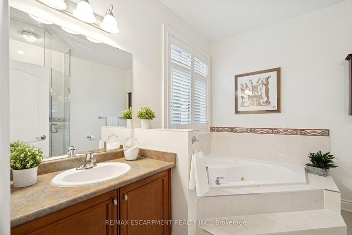 Photo 18 at 1583 Hallstone Road, Bram West, Brampton