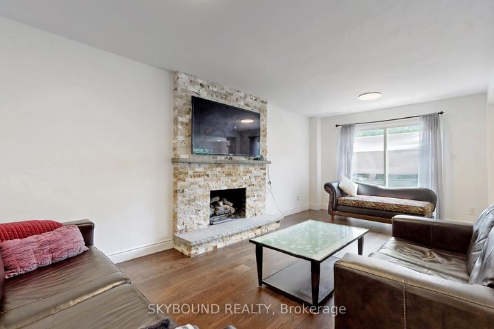 Photo 4 at 2088 Madden Boulevard, RO River Oaks, Oakville