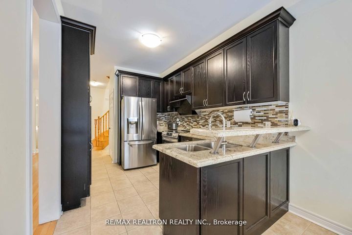 Photo 8 at 10 White Spruce Crescent, Patterson, Vaughan