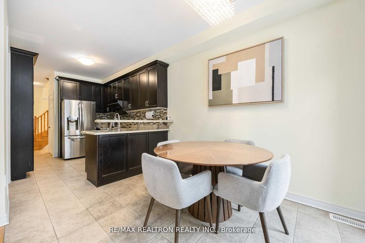 Photo 13 at 10 White Spruce Crescent, Patterson, Vaughan