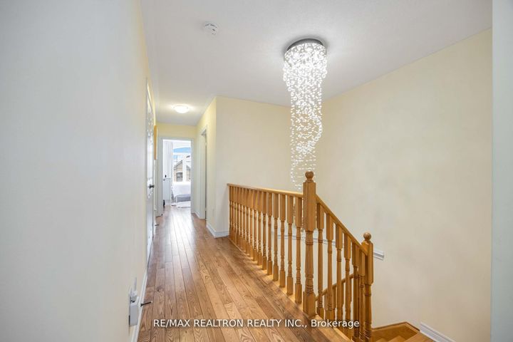 Photo 15 at 10 White Spruce Crescent, Patterson, Vaughan