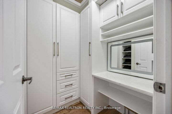 Photo 18 at 10 White Spruce Crescent, Patterson, Vaughan