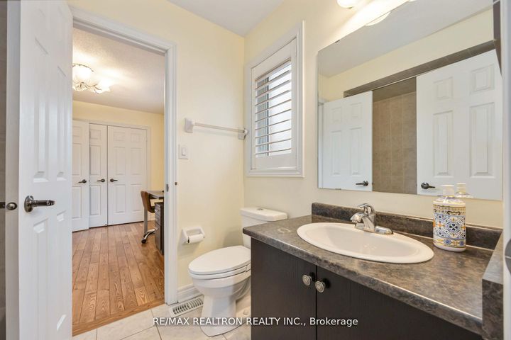 Photo 21 at 10 White Spruce Crescent, Patterson, Vaughan