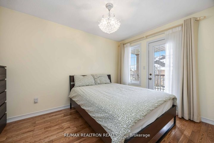 Photo 22 at 10 White Spruce Crescent, Patterson, Vaughan