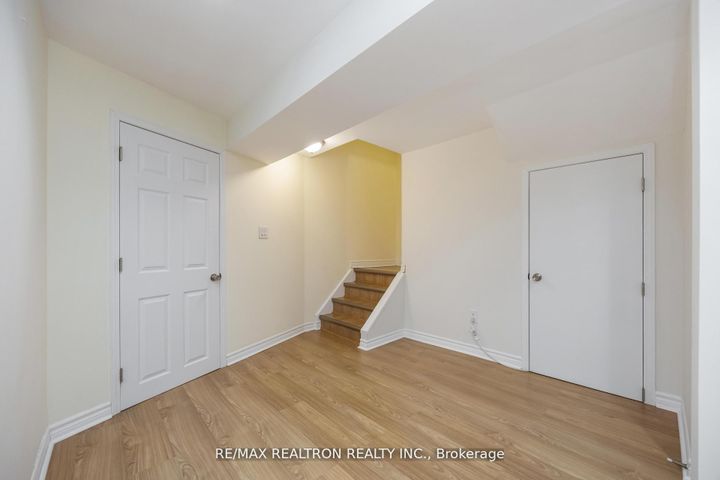 Photo 29 at 10 White Spruce Crescent, Patterson, Vaughan