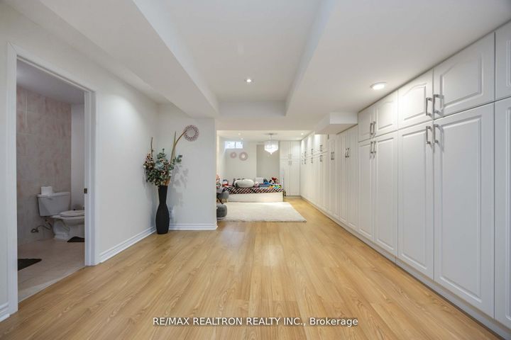 Photo 30 at 10 White Spruce Crescent, Patterson, Vaughan