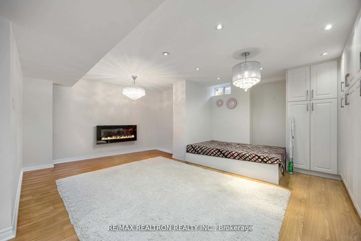 Photo 31 at 10 White Spruce Crescent, Patterson, Vaughan