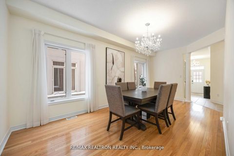 Photo 7 at 10 White Spruce Crescent, Patterson, Vaughan