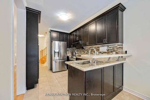 Photo 8 at 10 White Spruce Crescent, Patterson, Vaughan