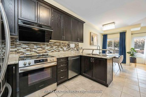 Photo 10 at 10 White Spruce Crescent, Patterson, Vaughan