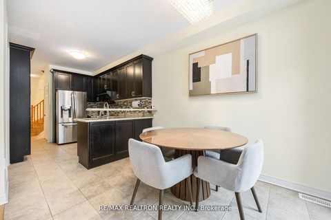 Photo 13 at 10 White Spruce Crescent, Patterson, Vaughan