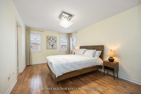 Photo 16 at 10 White Spruce Crescent, Patterson, Vaughan