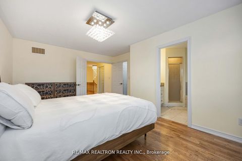 Photo 17 at 10 White Spruce Crescent, Patterson, Vaughan