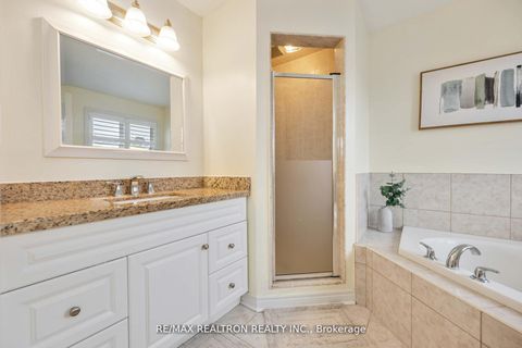 Photo 19 at 10 White Spruce Crescent, Patterson, Vaughan