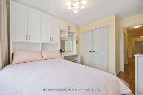 Photo 27 at 10 White Spruce Crescent, Patterson, Vaughan