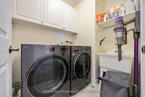 Photo 28 at 10 White Spruce Crescent, Patterson, Vaughan