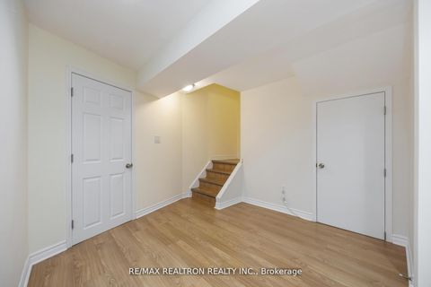 Photo 29 at 10 White Spruce Crescent, Patterson, Vaughan