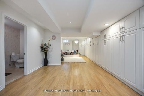 Photo 30 at 10 White Spruce Crescent, Patterson, Vaughan