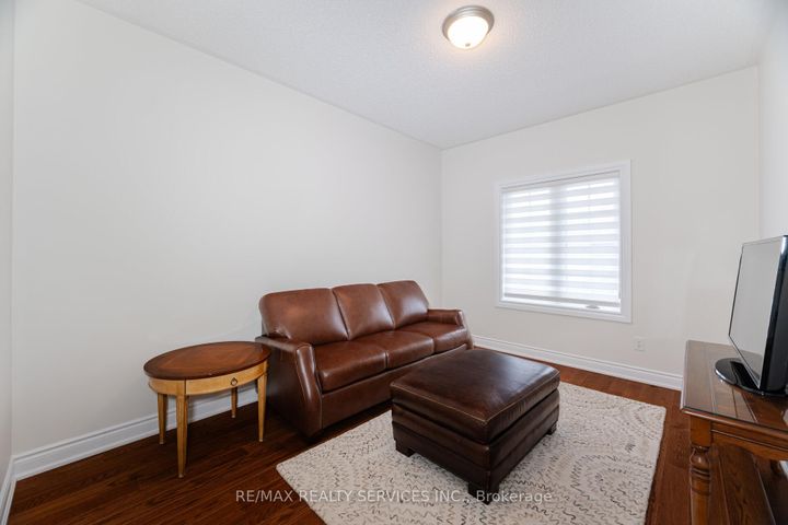 Photo 5 at 3 Tuscany Lane, Wellington, Brampton