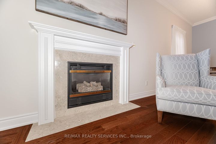 Photo 7 at 3 Tuscany Lane, Wellington, Brampton