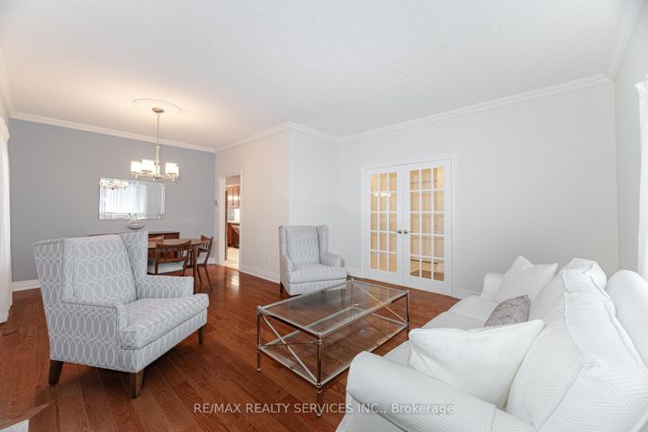 Photo 8 at 3 Tuscany Lane, Wellington, Brampton