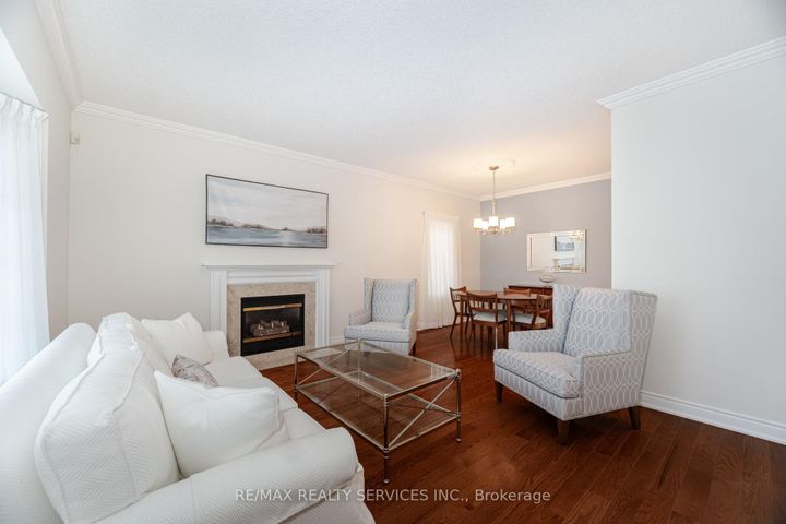 Photo 9 at 3 Tuscany Lane, Wellington, Brampton