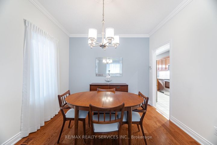 Photo 11 at 3 Tuscany Lane, Wellington, Brampton