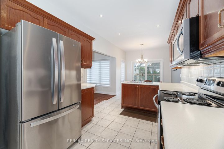 Photo 15 at 3 Tuscany Lane, Wellington, Brampton