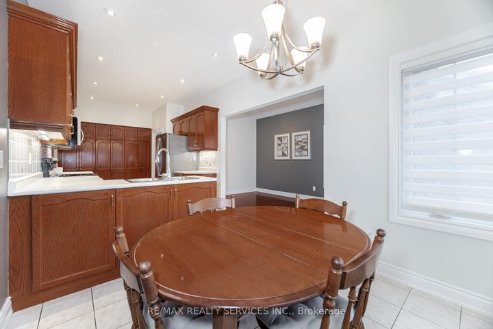 Photo 17 at 3 Tuscany Lane, Wellington, Brampton