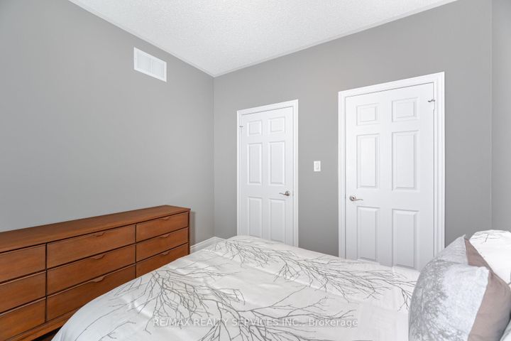 Photo 31 at 3 Tuscany Lane, Wellington, Brampton