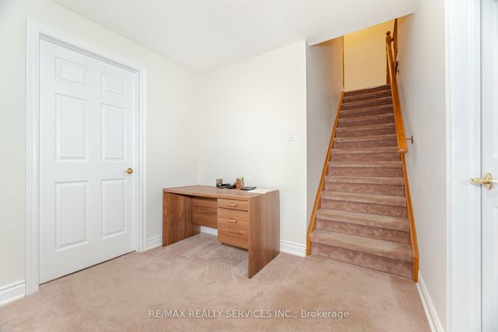 Photo 35 at 3 Tuscany Lane, Wellington, Brampton