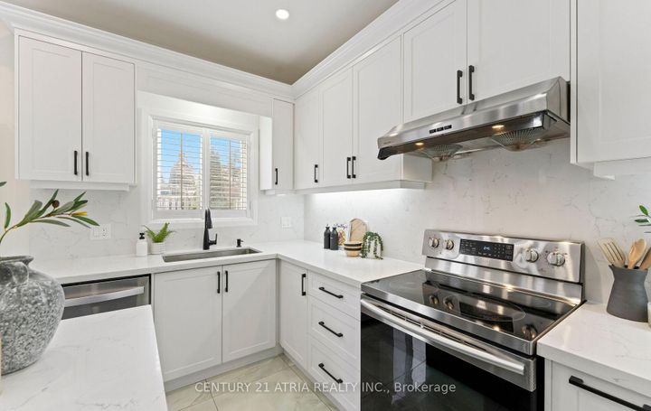 Photo 16 at 3 Oxfordshire Street, Berczy, Markham