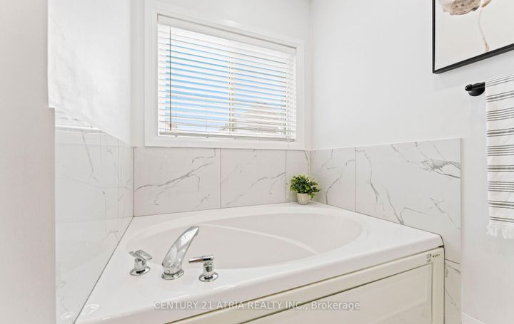 Photo 25 at 3 Oxfordshire Street, Berczy, Markham