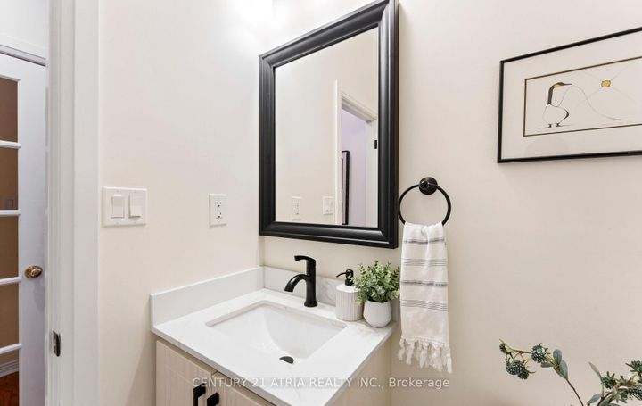 Photo 33 at 3 Oxfordshire Street, Berczy, Markham