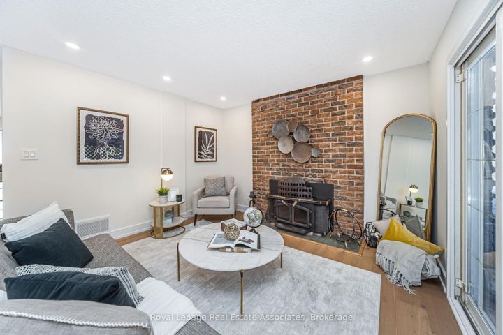 Photo 5 at 471 Valhalla Court, WO West, Oakville