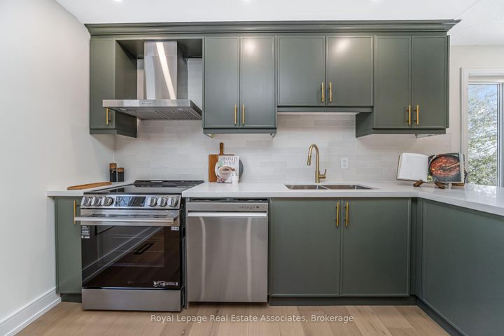 Photo 13 at 471 Valhalla Court, WO West, Oakville