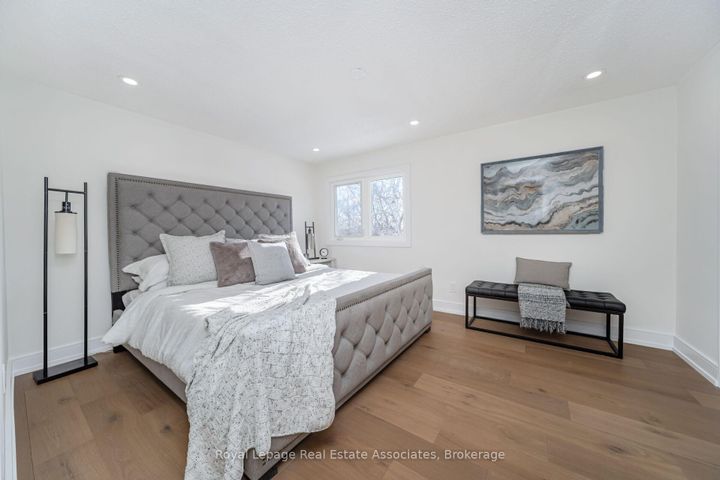 Photo 18 at 471 Valhalla Court, WO West, Oakville